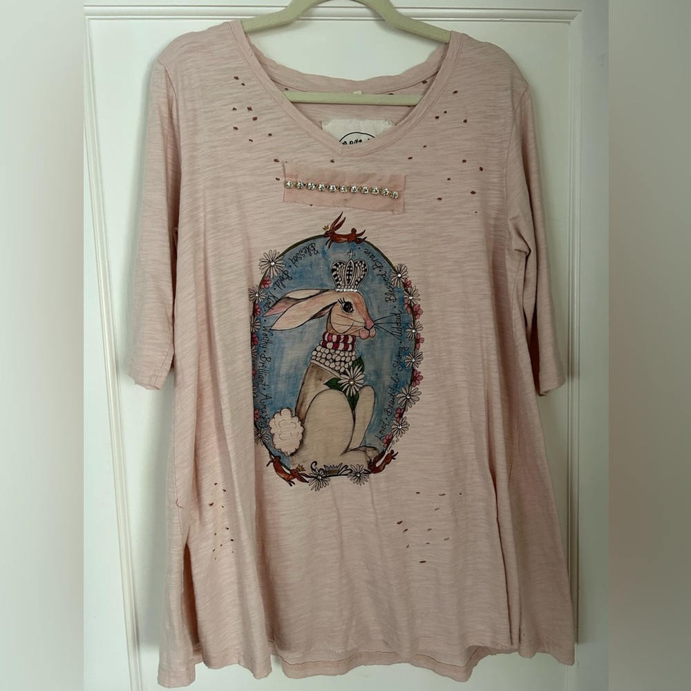 A Rare Bird “Queen Rabbit” T
Size S/M (small/medium) generous fit
